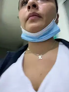 Snapshot of Keittly_ chatting on 12-22-24, 02:49 Keittly online show from 12-22-24, 02:49