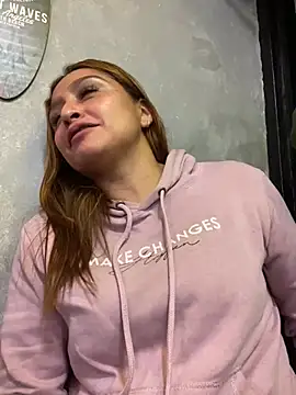 Snapshot of Keittly_ chatting on 12-27-24, 01:53 Keittly online show from 12-27-24, 01:53