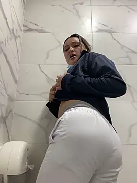 Snapshot of Keittly_ chatting on 12-15-25, 03:33 Keittly online show from 12-15-25, 03:33