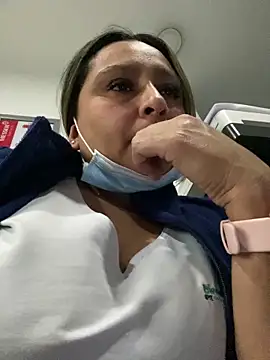 Snapshot of Keittly_ chatting on 12-17-25, 03:34 Keittly online show from 12-17-25, 03:34