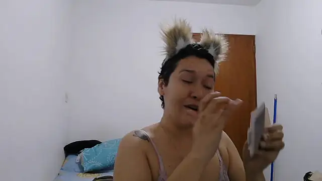 luxandracon23 online show from 02-04-26, 07:20