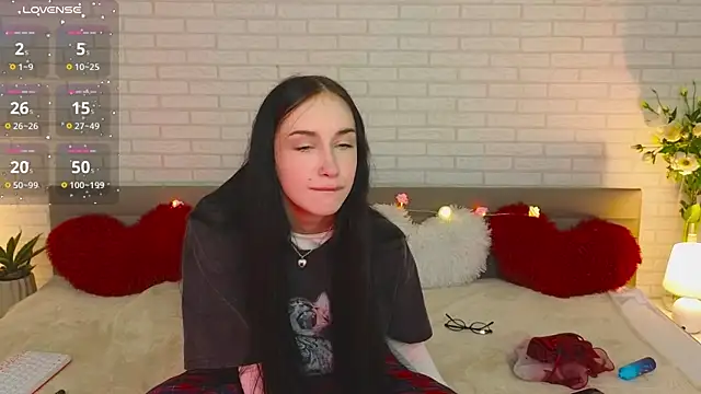 Snapshot of AlicePlayss chatting on 02-04-25, 09:31 AlicePlayss online show from 02-04-25, 09:31