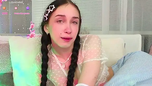 Snapshot of AlicePlayss chatting on 02-09-25, 02:06 AlicePlayss online show from 02-09-25, 02:06