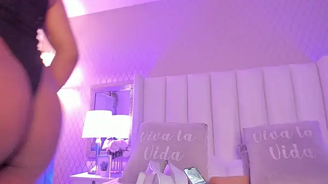 SophiaSmiiths  online show from 12-17-25, 10:05