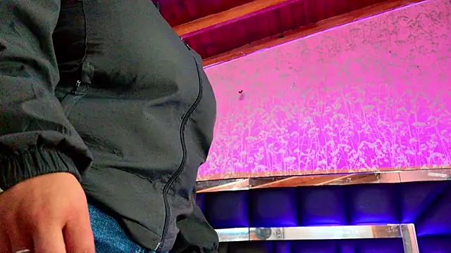 Sofia martiin online show from 10-31-25, 03:07