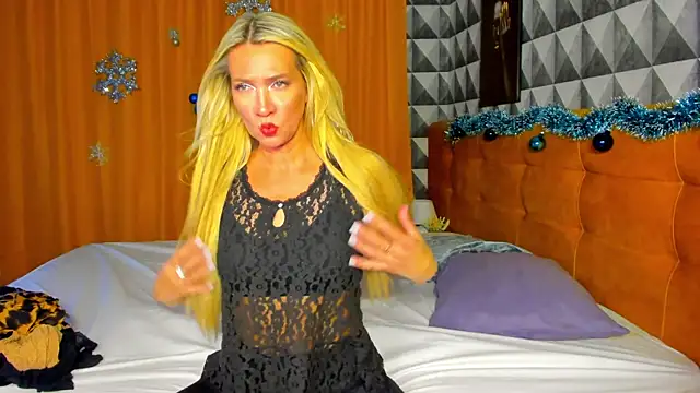 Luna  Lewis online show from 12-29-24, 02:31