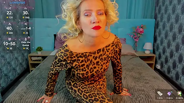 Luna  Lewis online show from 10-08-25, 08:12