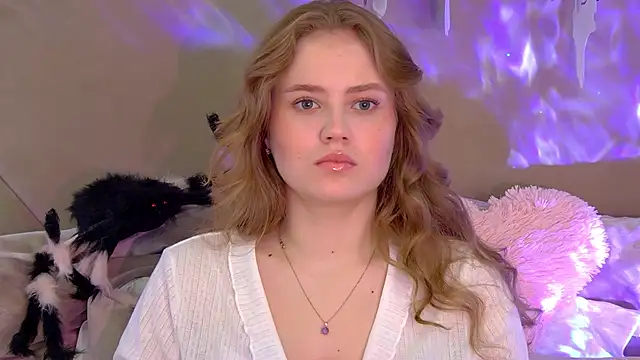 SelinSwarovski online show from 10-29-25, 05:04