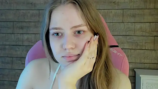 Snapshot of SelinSwarovski chatting on 05-15-26, 04:14 SelinSwarovski online show from 05-15-26, 04:14