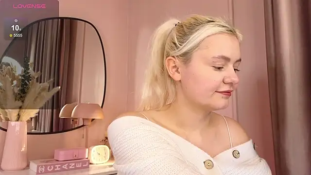 Snapshot of Maybe_Baby_ chatting on 12-07-24, 11:18 Maybe Baby online show from 12-07-24, 11:18