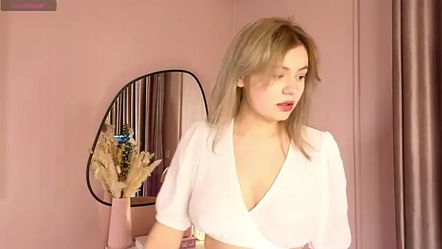 Snapshot of Maybe_Baby_ chatting on 12-08-24, 08:09 Maybe Baby online show from 12-08-24, 08:09