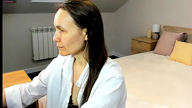 Lillian White online show from 02-22-25, 01:11