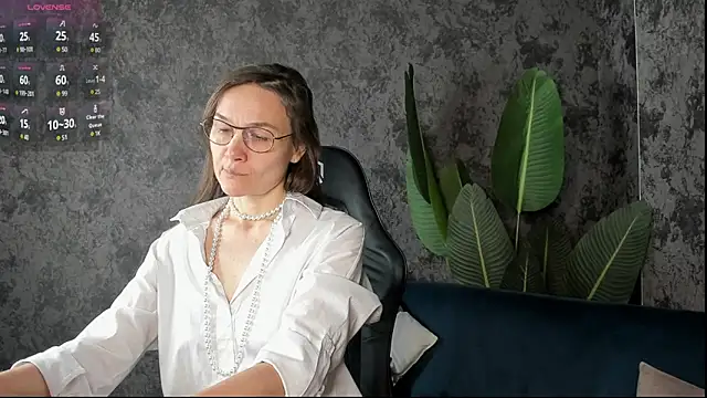 Lillian White online show from 11-11-25, 11:38