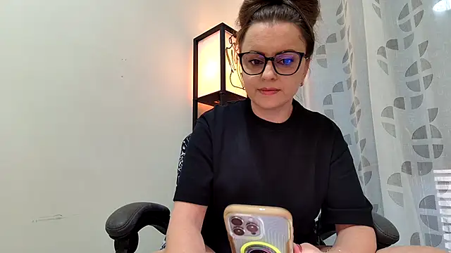 Snapshot of Eelleen chatting on 06-09-26, 12:39 Eelleen online show from 06-09-26, 12:39