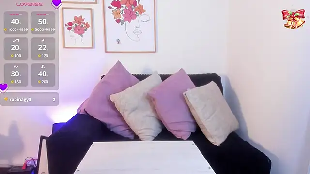 Snapshot of RuthEvans_ chatting on 12-28-24, 01:49 RuthEvans online show from 12-28-24, 01:49