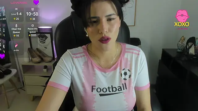 Snapshot of RuthEvans_ chatting on 01-17-25, 01:35 RuthEvans online show from 01-17-25, 01:35