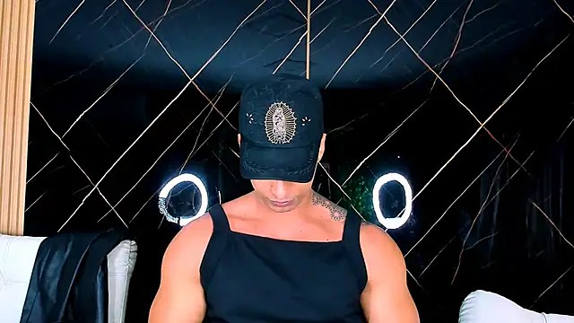 Owen Muzcle online show from 10-10-25, 06:12