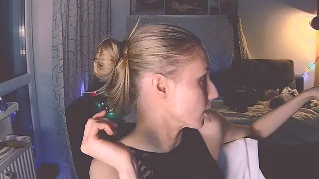 Snapshot of KatiKate chatting on 12-13-24, 12:42 KatiKate online show from 12-13-24, 12:42