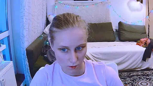 Snapshot of KatiKate chatting on 12-21-24, 12:59 KatiKate online show from 12-21-24, 12:59