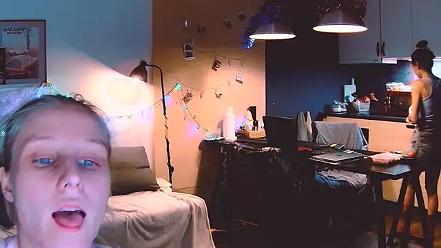 Snapshot of KatiKate chatting on 12-21-24, 04:14 KatiKate online show from 12-21-24, 04:14