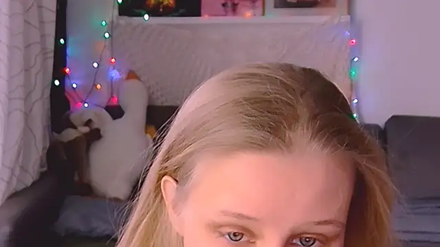 Snapshot of KatiKate chatting on 03-04-25, 02:10 KatiKate online show from 03-04-25, 02:10