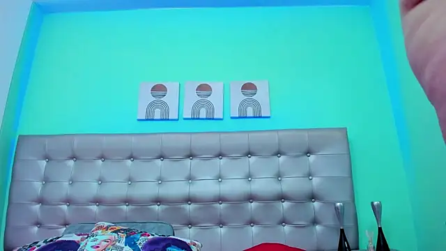 selena castillo online show from 02-12-25, 03:51