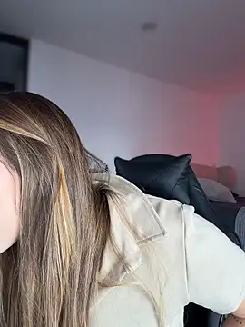 SophieRaily  online show from 04-06-26, 09:38