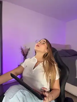 SophieRaily  online show from 04-16-26, 09:39