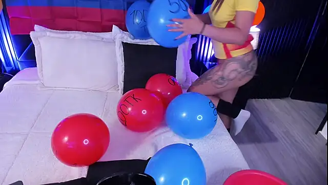 MiiaaMoonroee online show from 07-07-26, 07:40