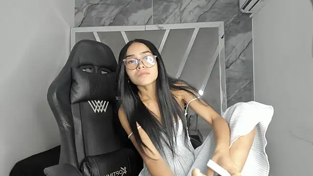 Mia petite01 online show from 05-21-26, 09:11