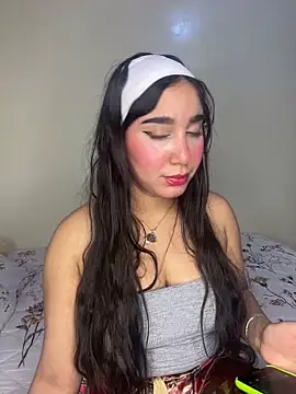 Snapshot of Meryem_Queen chatting on 03-03-25, 09:48 Meryem Queen online show from 03-03-25, 09:48