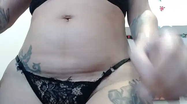 Snapshot of angellove90 chatting on 02-13-25, 04:32 angellove90 online show from 02-13-25, 04:32