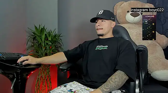 boyc022  online show from 02-18-25, 12:15