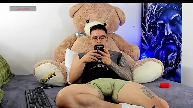 boyc022  online show from 01-18-26, 02:37