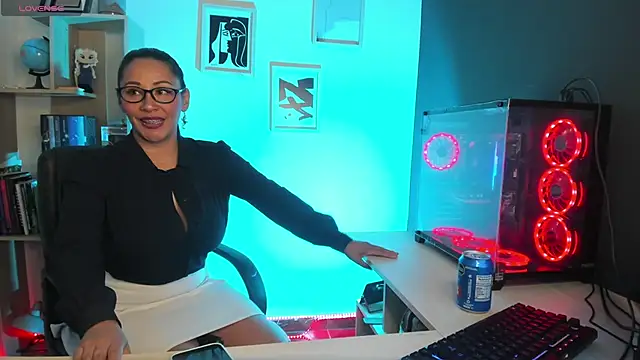 Snapshot of Sue_Wolls chatting on 01-14-25, 09:30 Sue Wolls online show from 01-14-25, 09:30