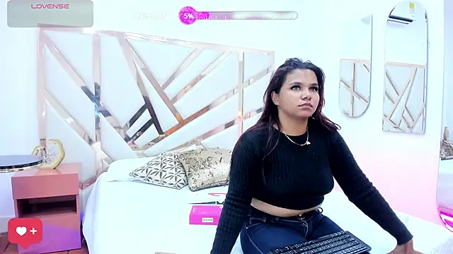 Snapshot of Carolina_Evanss chatting on 03-13-25, 03:44 Carolina Evanss online show from 03-13-25, 03:44