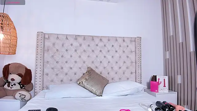 Carolina Evanss online show from 04-14-26, 04:07