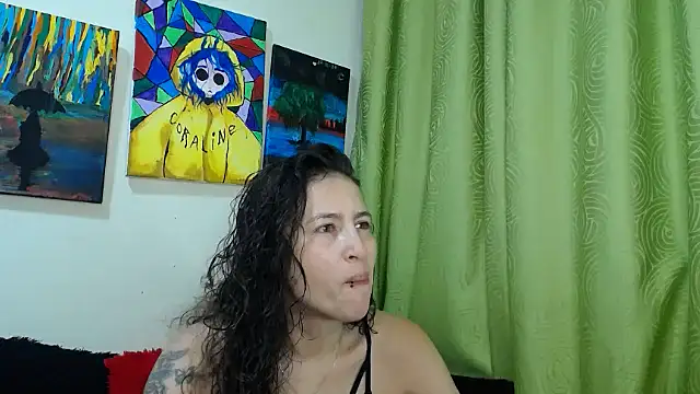 Snapshot of Leyla_Horny_Bg chatting on 12-15-25, 11:20 Leyla Horny Bg online show from 12-15-25, 11:20