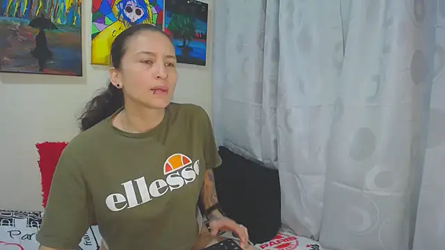 Snapshot of Leyla_Horny_Bg chatting on 12-21-25, 01:46 Leyla Horny Bg online show from 12-21-25, 01:46