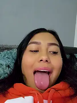 Snapshot of Val_clarck chatting on 12-05-24, 03:26 Val clarck online show from 12-05-24, 03:26