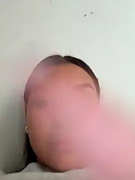 Snapshot of Val_clarck chatting on 12-20-24, 04:04 Val clarck online show from 12-20-24, 04:04