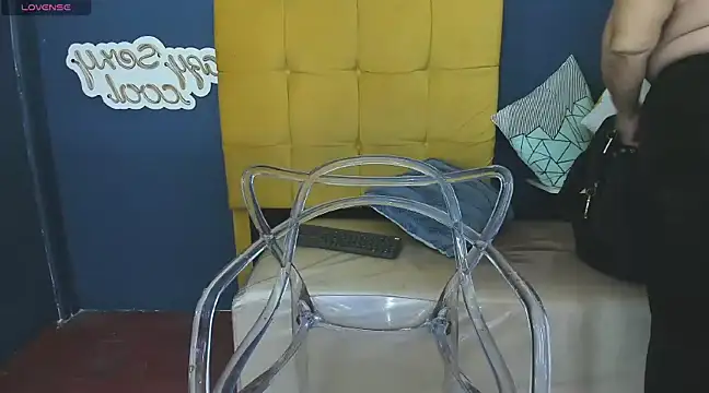 Snapshot of renata_milf_ chatting on 01-17-25, 12:10 renata milf online show from 01-17-25, 12:10