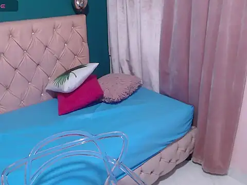 Snapshot of renata_milf_ chatting on 10-29-25, 11:45 renata milf online show from 10-29-25, 11:45