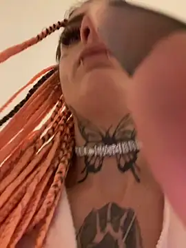 BlazyKitsune- online show from 11-09-25, 10:52