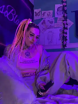 Snapshot of BlazyKitsune- chatting on 04-21-26, 06:55 BlazyKitsune- online show from 04-21-26, 06:55