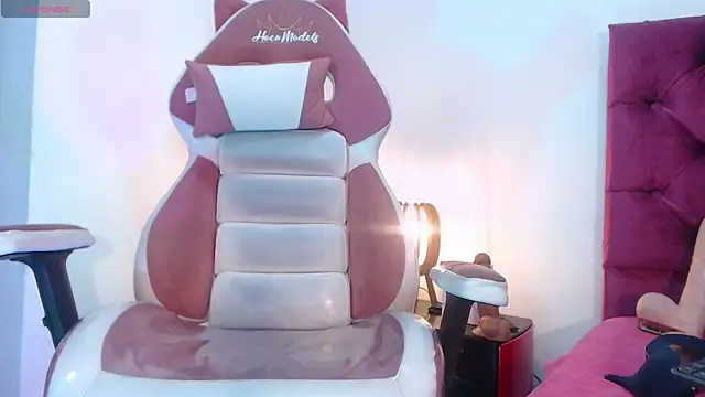 Snapshot of NAOMI_WINDSOR chatting on 12-12-24, 10:52 NAOMI WINDSOR online show from 12-12-24, 10:52