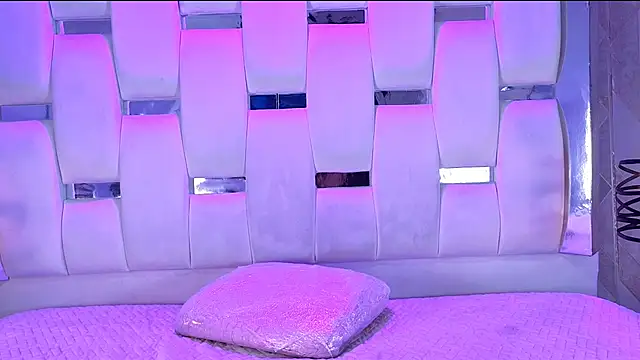 Parismorelli1 online show from 12-16-25, 12:37