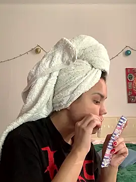 Snapshot of MiraMiss chatting on 01-12-26, 08:52 MiraMiss online show from 01-12-26, 08:52