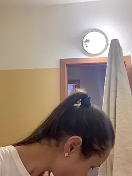 Snapshot of MiraMiss chatting on 01-18-26, 07:23 MiraMiss online show from 01-18-26, 07:23