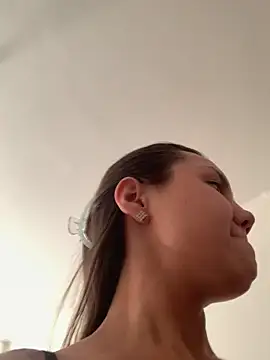 Snapshot of MiraMiss chatting on 03-12-26, 07:47 MiraMiss online show from 03-12-26, 07:47